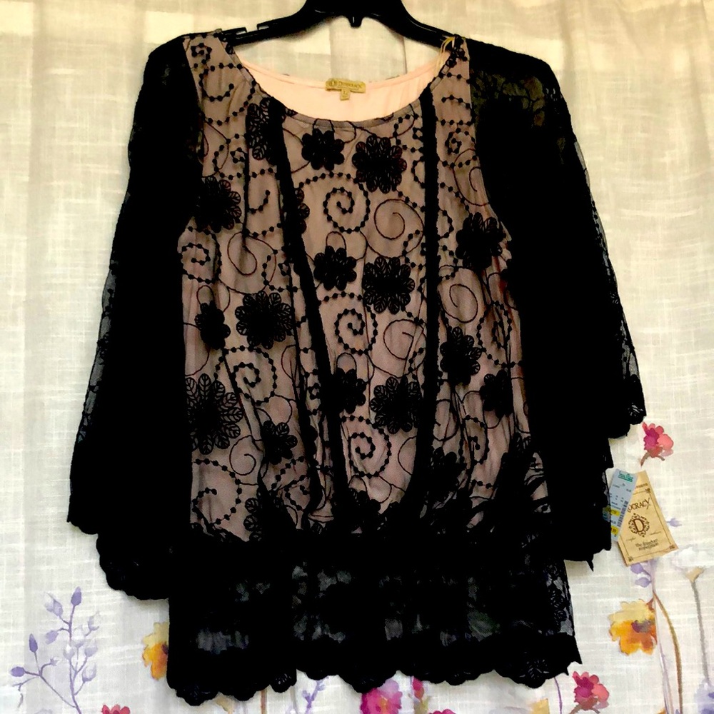 Black lace printed top